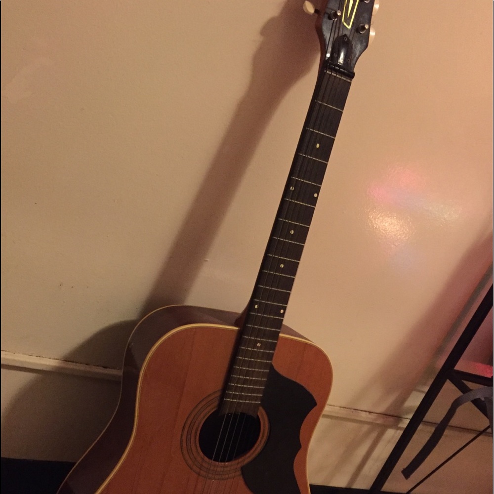 Guitar - Picture 2 of 2